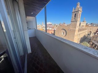 Location Appartement  Plaça de joan de vila-rasa. Maravilloso piso con vistas al mercado central.