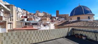 Casa aparellada  Calle gravina. Venta de casa para actualizar típica de pueblo en buñol.