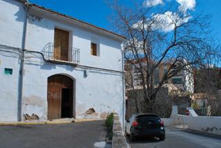 Casa aparellada  Carrer guillem sorolla. Impresionante casa de pueblo para reformar en buñol.