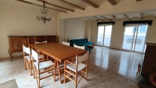 Casa adossada  Calle casas nuevas. Se vende casa de tres alturas.