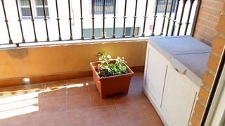 Pis  Avinguda vicent blasco ibáñez. Venta de fantástica vivienda con garaje en riba-roja de turia.