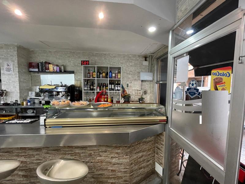 Foto 01062622-2d51-426f-b57f-0228e6058d29. Pas-de-porte local commercial dans Nou Moles Valencia