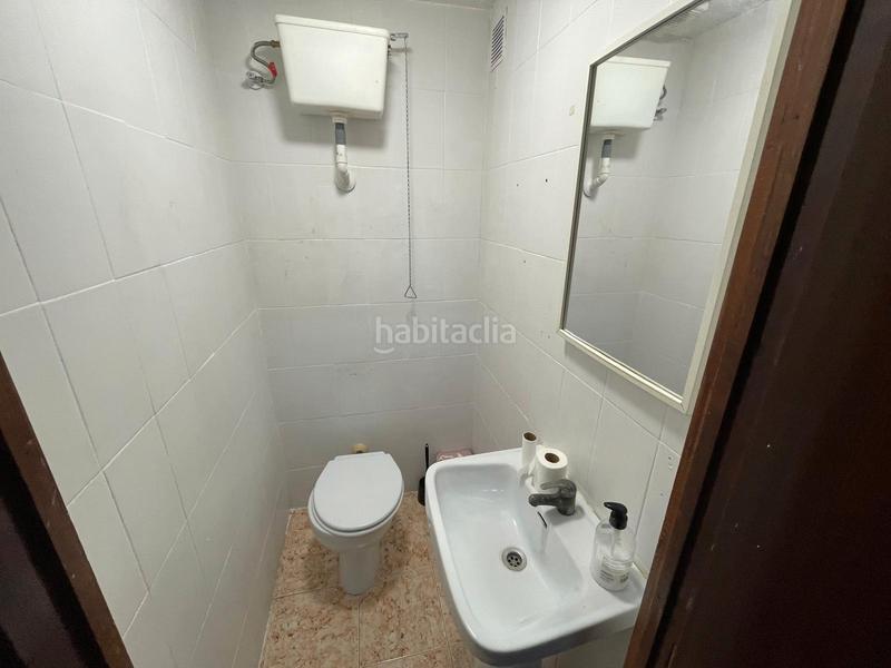 Foto d2878084-63fb-44c0-855c-d48817690626. Pas-de-porte local commercial dans Nou Moles Valencia