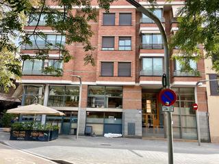 Aparcament cotxe a Carrer d'anglesola 14. Parking para dos coches