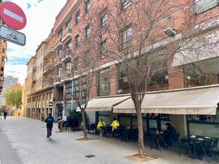 Aparcament cotxe a Carrer d'anglesola 14. Parking para dos coches