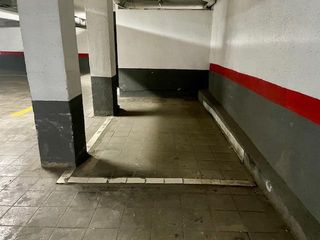 Autoparkplatz in Carrer d'antoni gaudí 5. Plaza de parking coche pequeño