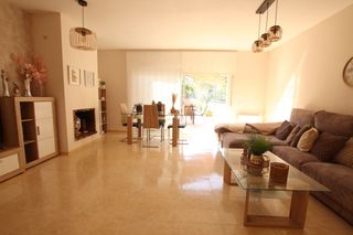 Maison jumelée  Carrer del aquari. Bonita casa adosada a solo 15 minutos de sitges