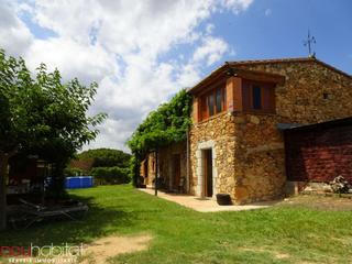 Casa a Poble. Casa de piedra restaurada en calonge