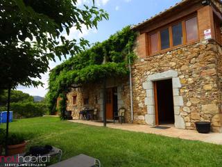 Maison à Poble. Casa de piedra restaurada en calonge
