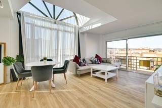 Appartement à Avinguda Catalunya. Ático dúplex de lujo a 400 m del mar  diseño, confort y exclusiv