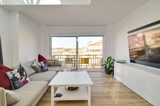 Appartement à Avinguda Catalunya. Ático dúplex de lujo a 400 m del mar  diseño, confort y exclusiv