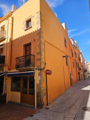 Edifici a El Pedró. Edificio situado en el casco antiguo de palamos