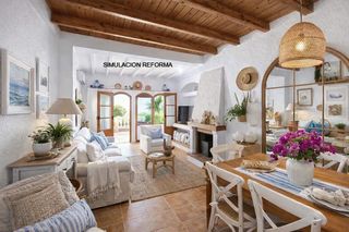 Semi detached house in Centre. Casa de pueblo en zona hospital
