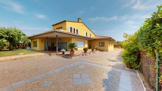 Haus in Vall-llobrega. Casa con jardin en entrada de vallllobrega.