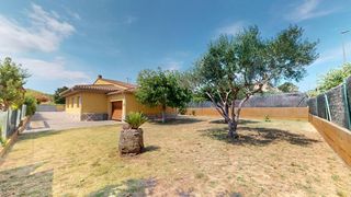 Maison à Vall-llobrega. Casa con jardin en entrada de vallllobrega...