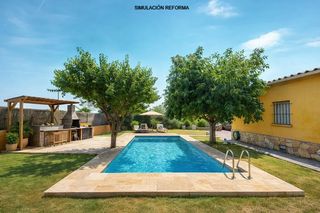 Casa in Vall-llobrega. Casa con jardin en entrada de vallllobrega...