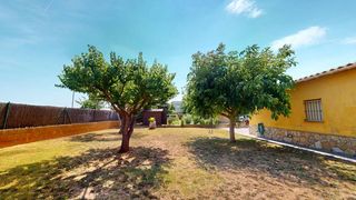 Casa in Vall-llobrega. Casa con jardin en entrada de vallllobrega...