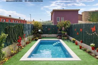 Casa a schiera in Vall-llobrega. Casa adosada en el centro de vallllobrega...