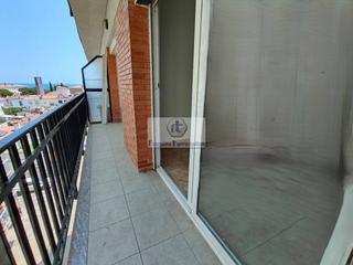 Flat in Els Pins. Venta de piso en blanes