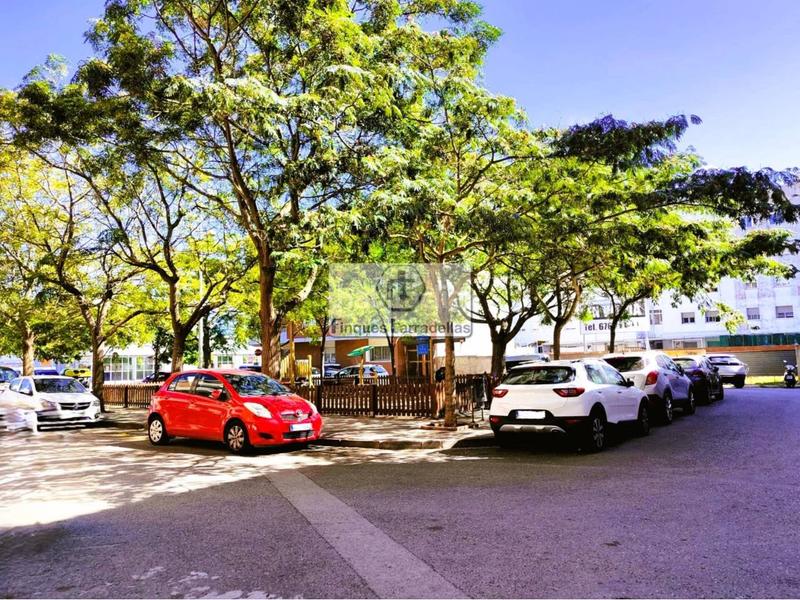 Foto f35cc584-59cc-41c4-b650-ab5d217111e6. Autoparkplatz in La plantera Blanes