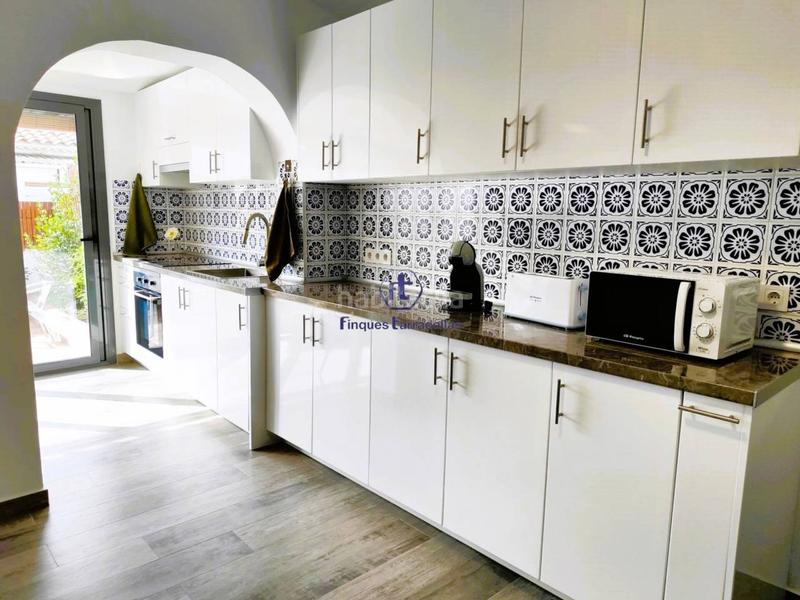 Foto c6d6b15f-1935-4318-bffc-ea88fbe0410e. Reihenhaus mit heizung in Els Pins Blanes