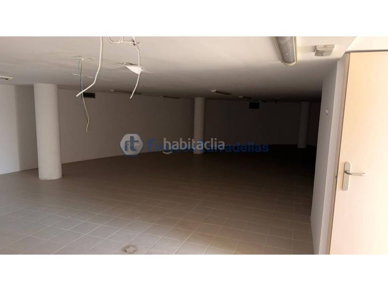 Foto 923fc2c6-3267-4e62-91a6-3925c5ab23e6. Lloguer local comercial a Centre Blanes