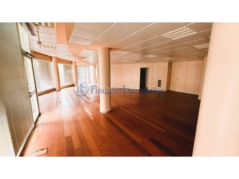 Foto 97786192-3add-42b9-a33e-a3f38e473027. Lloguer local comercial a Centre Blanes