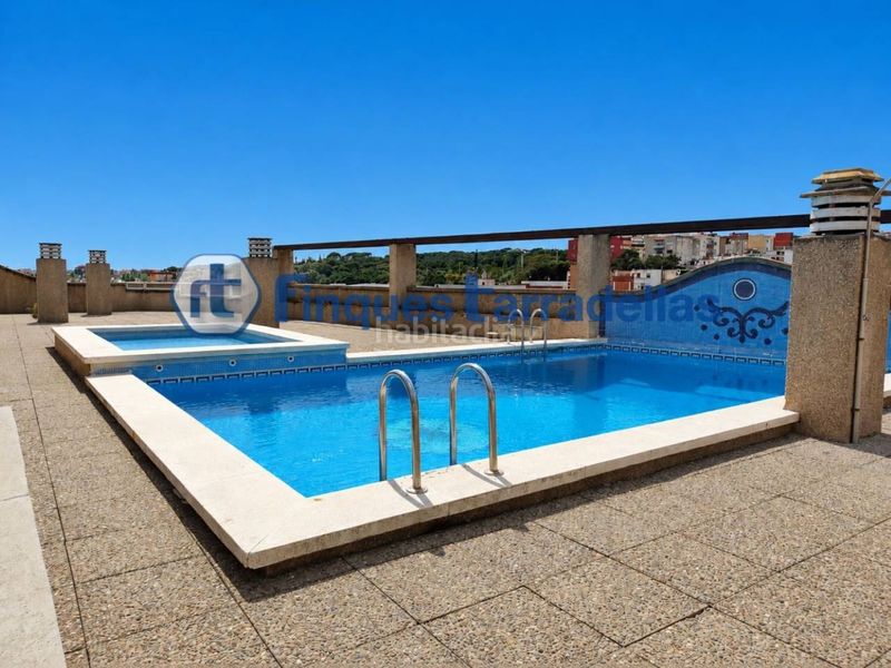 Foto a6b73e6c-cccf-451b-a508-de40c81f27e5. Pis amb calefacció aparcament piscina a Mont Ferrant-Joan Carles I Blanes