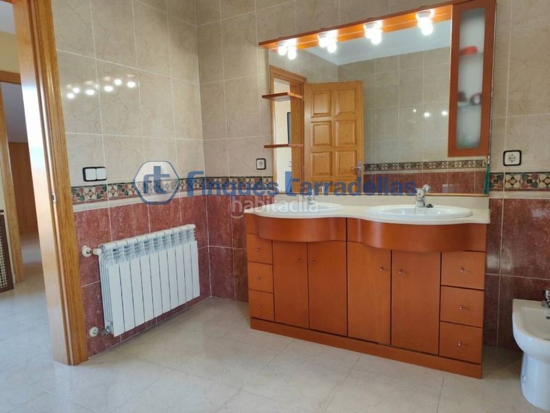 Foto 05718f42-d925-47fc-8b0d-2c262fb66f1e. Casa amb calefacció aparcament piscina a residencial Blanes - vistamar Blanes