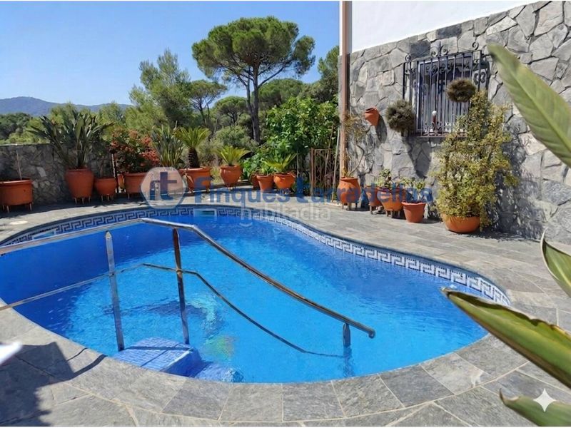 Foto 37d6cab4-2d23-498e-9b56-49455e1aba48. Casa amb calefacció aparcament piscina a residencial Blanes - vistamar Blanes