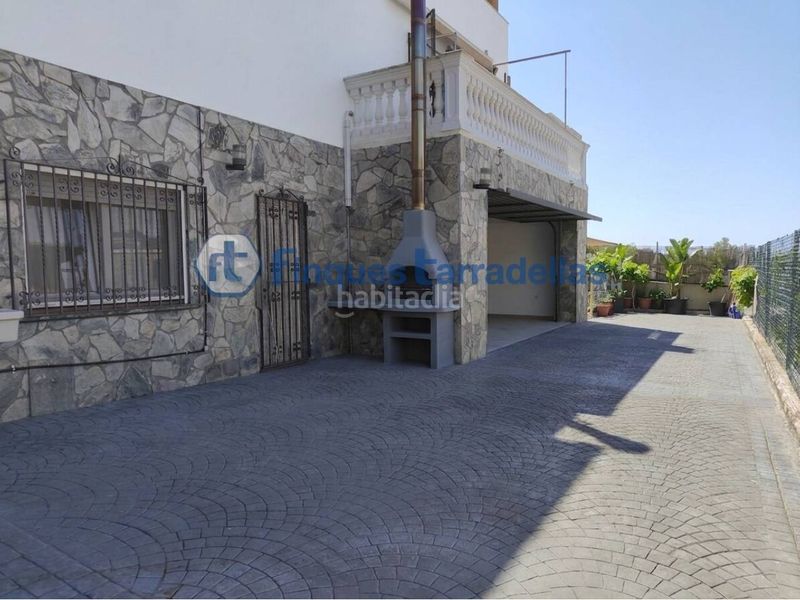 Foto 3b9385d7-2dd3-48db-b801-8f5ce86c10f2. Casa amb calefacció aparcament piscina a residencial Blanes - vistamar Blanes