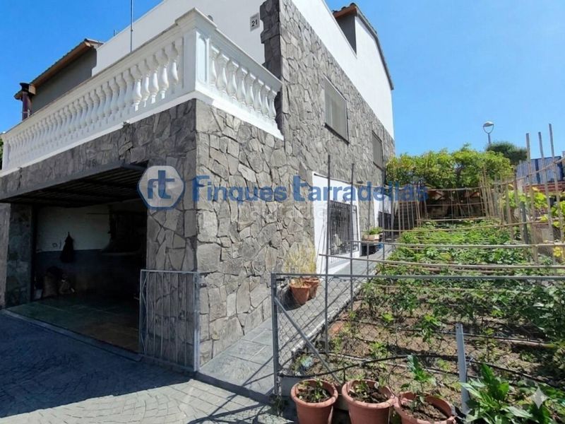 Foto 4a764e7f-d244-4c2e-8f51-dd1fa942a7a0. Casa amb calefacció aparcament piscina a residencial Blanes - vistamar Blanes