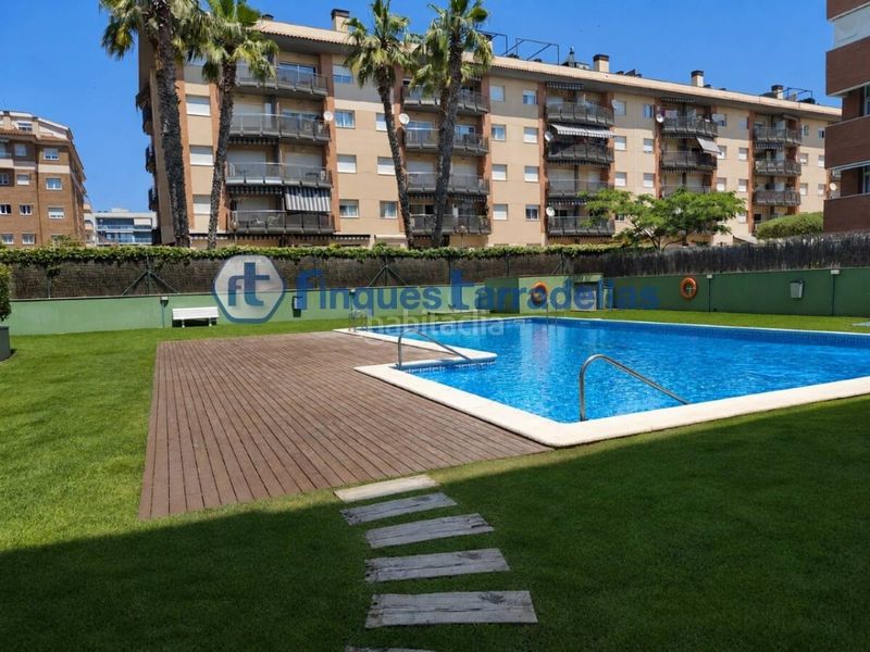 Foto c5b5f7a2-85fe-43cd-b8e4-1af6115f432a. Pis amb aparcament piscina a Fenals Lloret de Mar