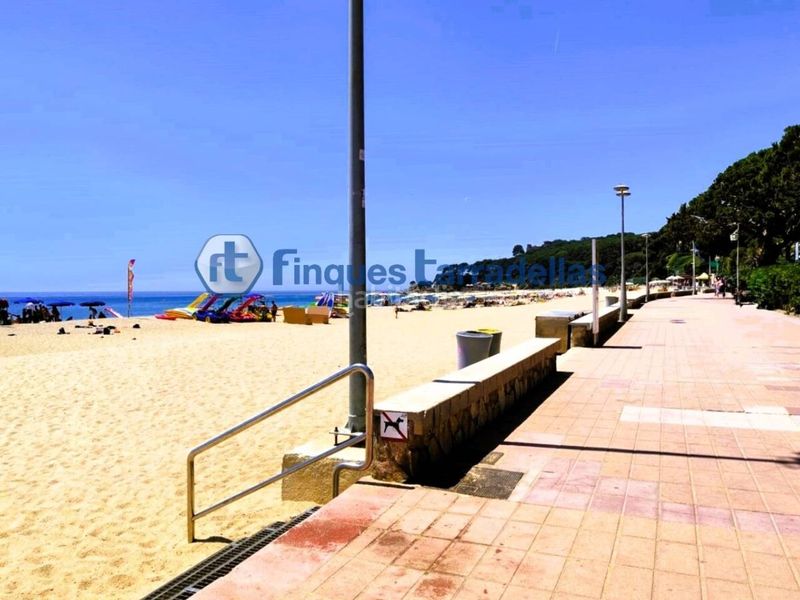 Foto cc8f28ae-b4ae-495f-b3a8-43f53e3d487a. Pis amb aparcament piscina a Fenals Lloret de Mar