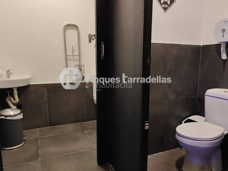 Foto 093f2546-3e8c-4c18-bcb7-b1ba3c4c3287. Traspàs local comercial a Els Pins Blanes
