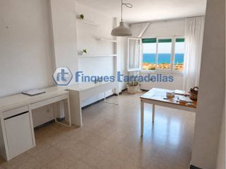 Flat in Els Pins. Piso en venta en els pins con vistas al mar