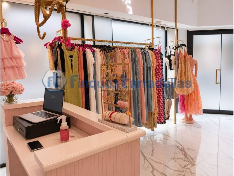 Foto d60e32de-3bd4-429b-9dd6-3dd8ad1aef22. Traspàs local comercial a Centre Blanes