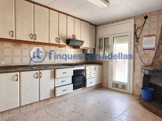 Casa adossada a Calle mas torrents 33. Casa en venta en els pavos