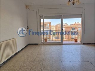 Reihenhaus in Calle mas torrents 33. Casa en venta en els pavos