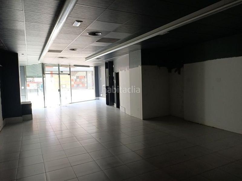 Foto ebde71f7-9459-43e7-8dcf-9c3d13fcd015. Local comercial a carrer barcelona 34 a Eixample Nord Girona