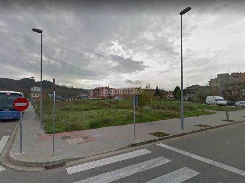 Foto ec146e8c-74fd-4b2d-a155-c0e59c912730. Terreny residencial a carrer compositor pere aubert 39 a Olot