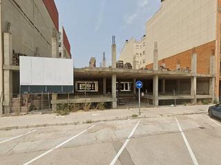 Edifici a Carrer de joan fuster 11. Edifico residencial con obra parada en construcción en carcaixen
