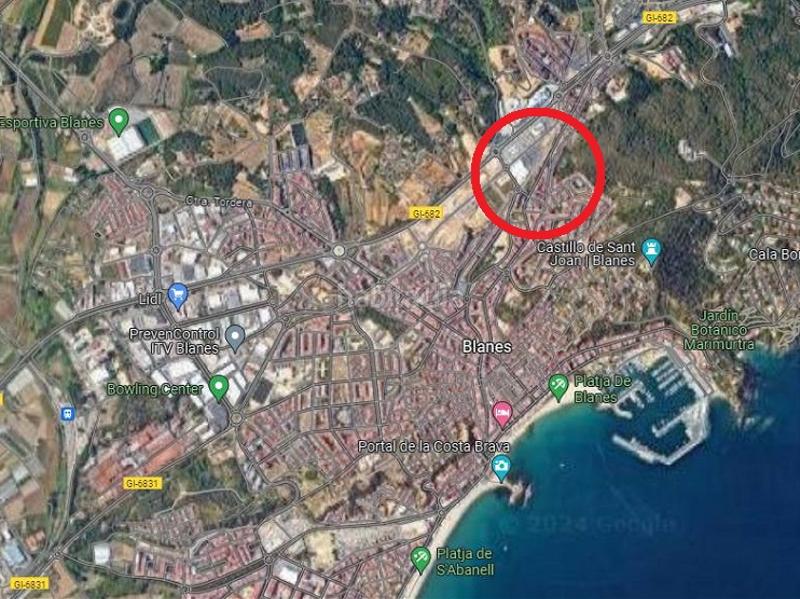 Foto e4b71799-044e-4381-b3ff-8d7a07c0bc5a. Terreny residencial a avinguda joan carles i 77 a Blanes