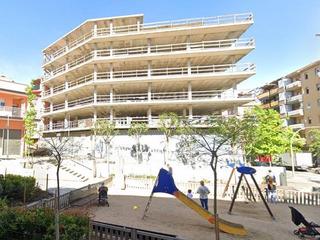 Edifici a Avinguda de puig i cadafalch 195. Edificio en construcción de obra parada en mataró.