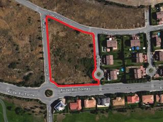 Terreny residencial a Avenida del río tormes 4. Suelo urbano uso terciario en villamayor.