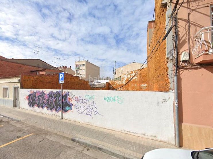 Foto de17502e-24b1-4735-bbf5-3c50141bba31. Terreny residencial a carrer de la saboneria 114 a Sabadell
