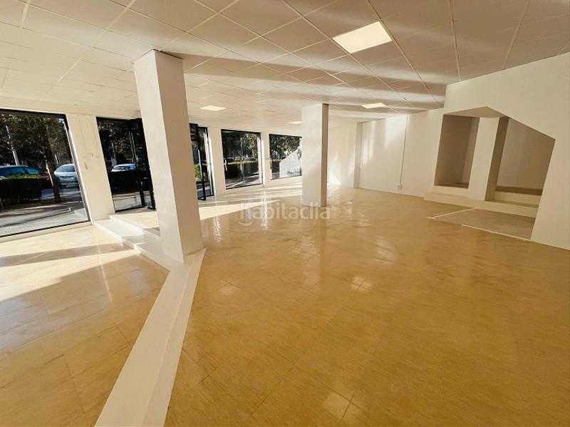 Foto 0586c5a0-8f4e-4b3d-8af2-126f7e210915. Affitto locale commerciale in plaça dels segadors 3 in Vilafranca del Penedès