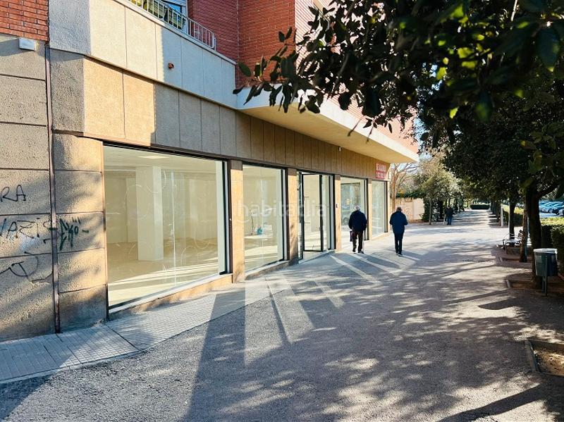 Foto 8806b5dc-d7b7-43ee-9139-a2d84e1a2b78. Lloguer local comercial a plaça dels segadors 3 a Vilafranca del Penedès