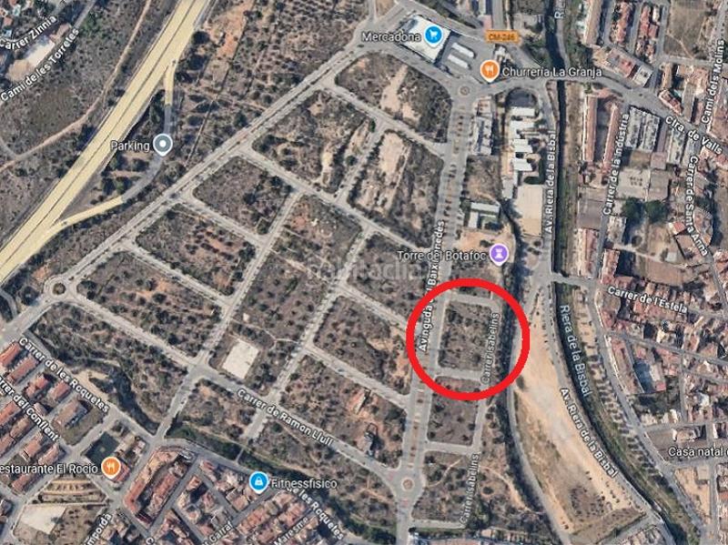 Foto 8fd2bd54-4579-4912-83d2-21553a06d975. Terreny residencial a avinguda del baix penedès 78 a Vendrell (El)