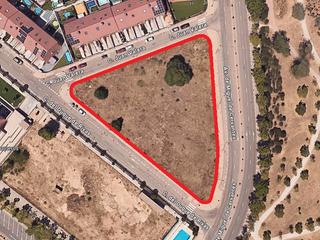 Terrain résidentiel à Avenida de miguel de cervantes 82. Suelo urbano residencial en los hueros en villabilla.